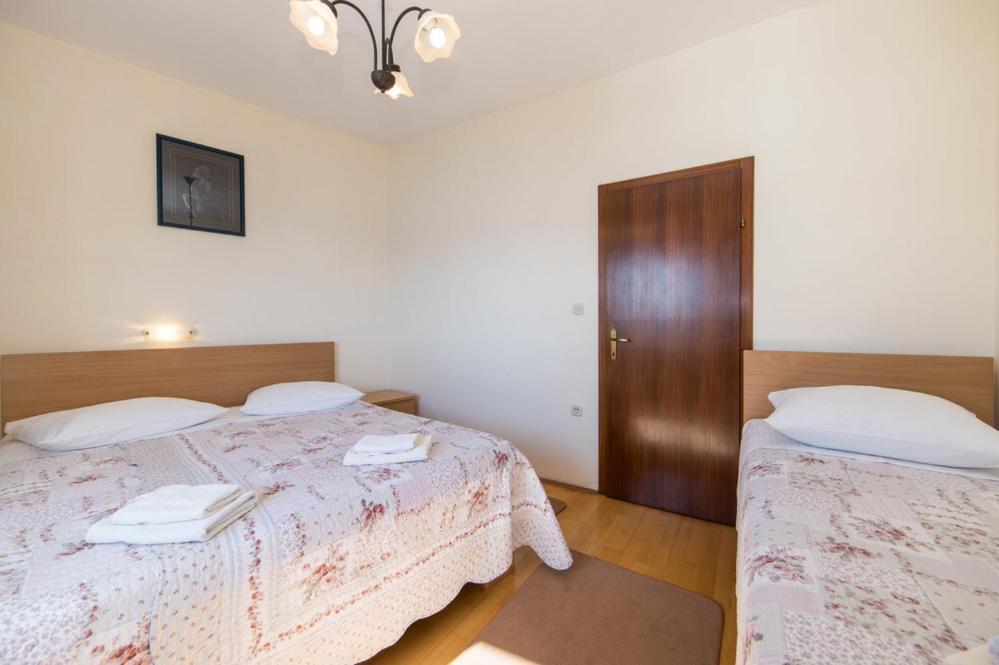 Apartments Dominko Брист Екстериор снимка